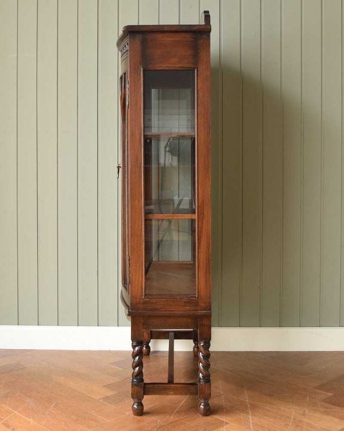 キャビネットの側面