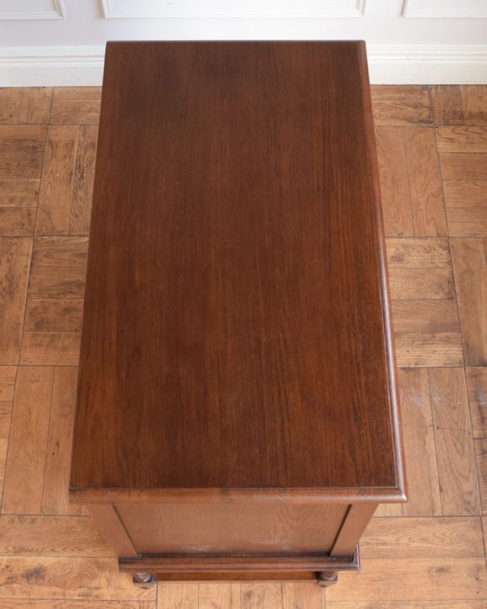 英国スタイルのアンティーク風 チェスト(y-104-f)｜アンティーク風