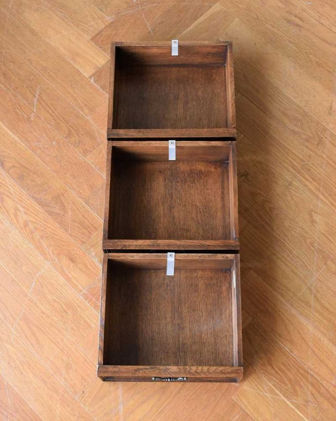 アンティーク風サイドチェストの引き出し