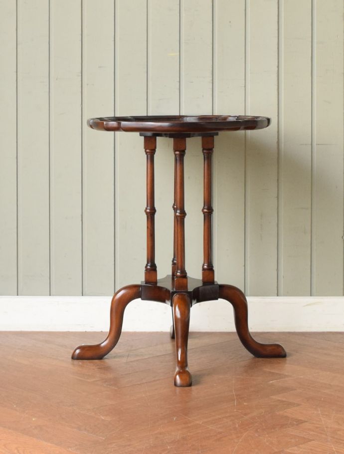 サイドテーブルの側面