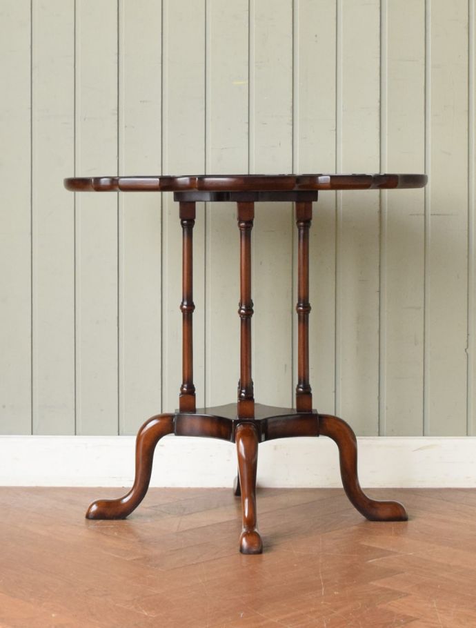 どこから見てもキレイなサイドテーブル