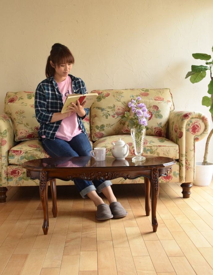 アンティーク調のセンターテーブル