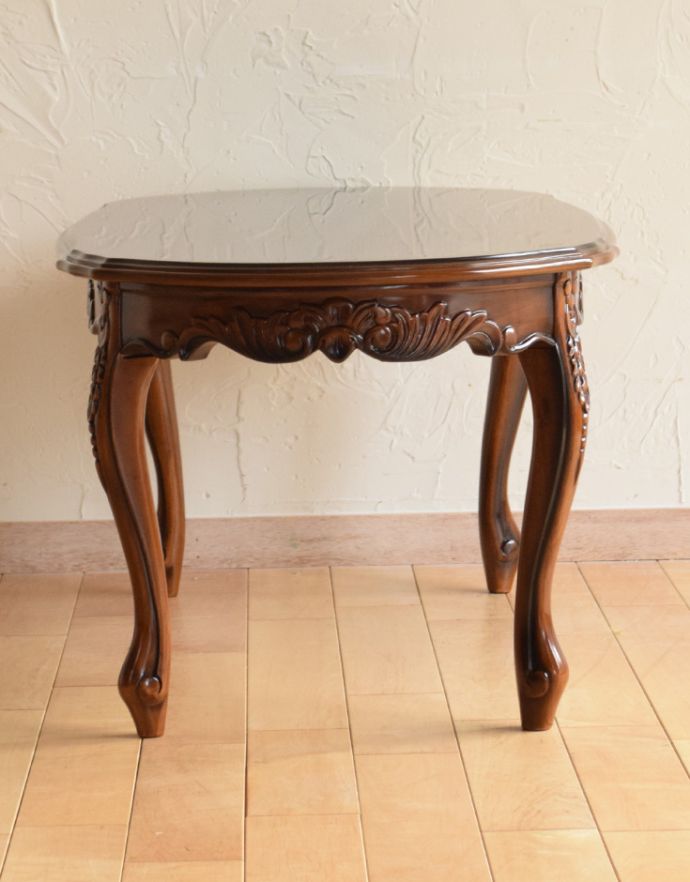 センターテーブルの後ろ