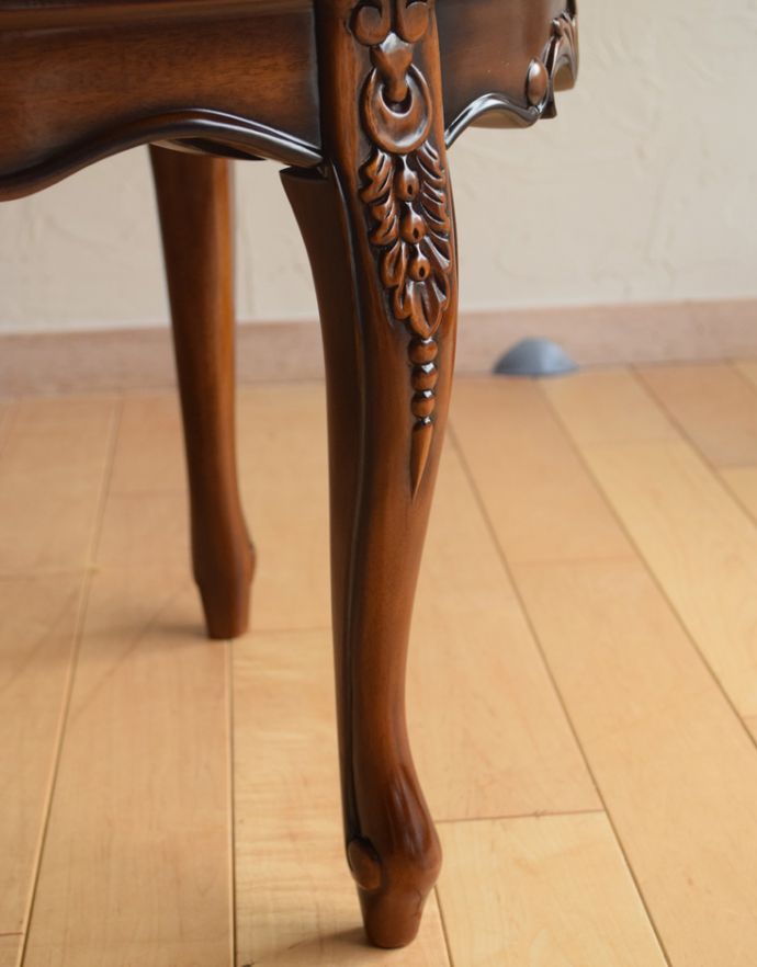 アンティーク風家具の脚