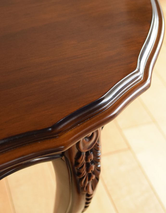 テーブルの天板の木目