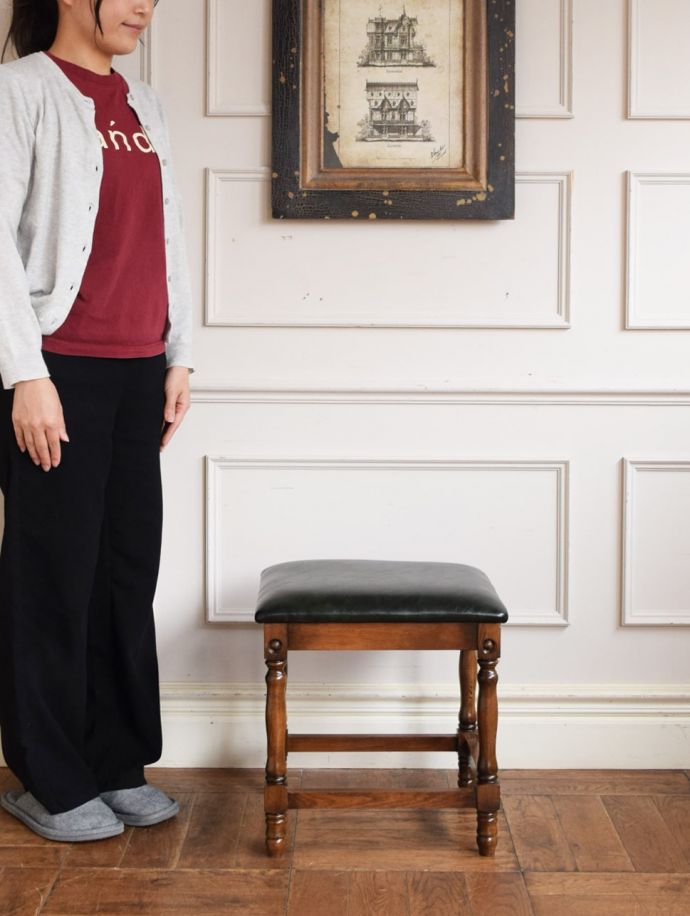 アンティーク風のスツール