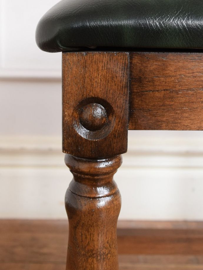 アンティーク調椅子の装飾