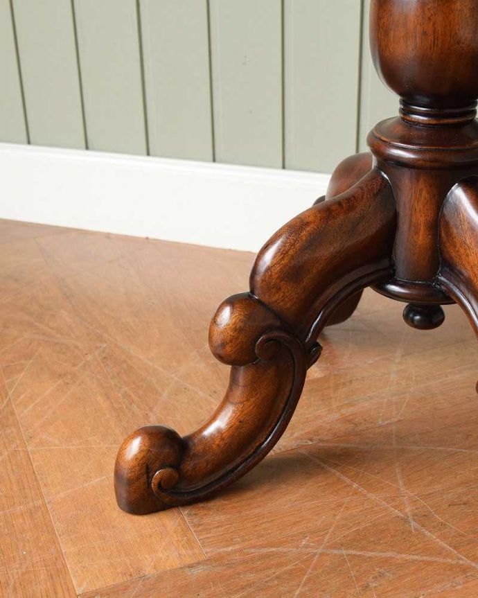 アンティーク風家具の脚