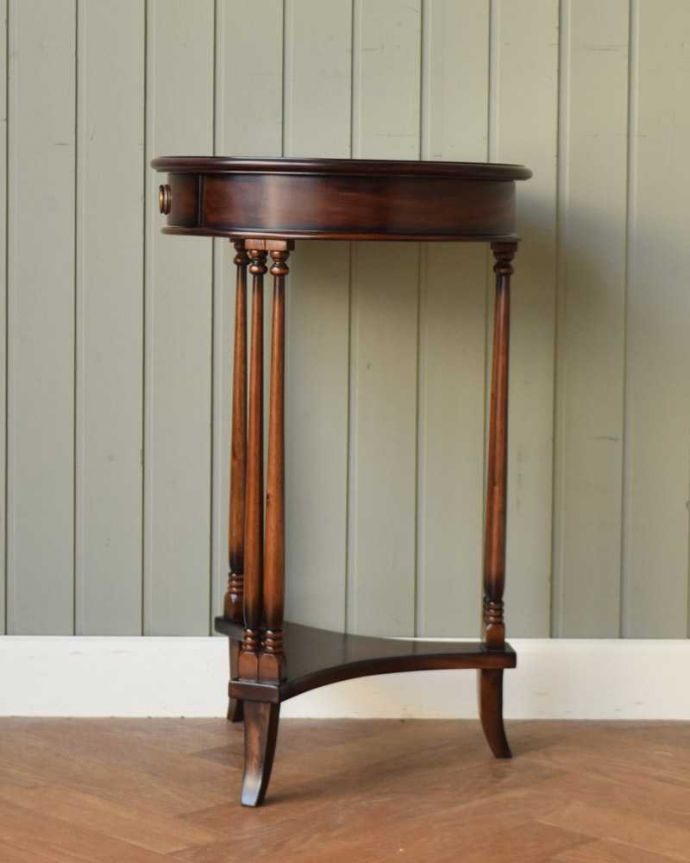 オケージョナルテーブルの側面