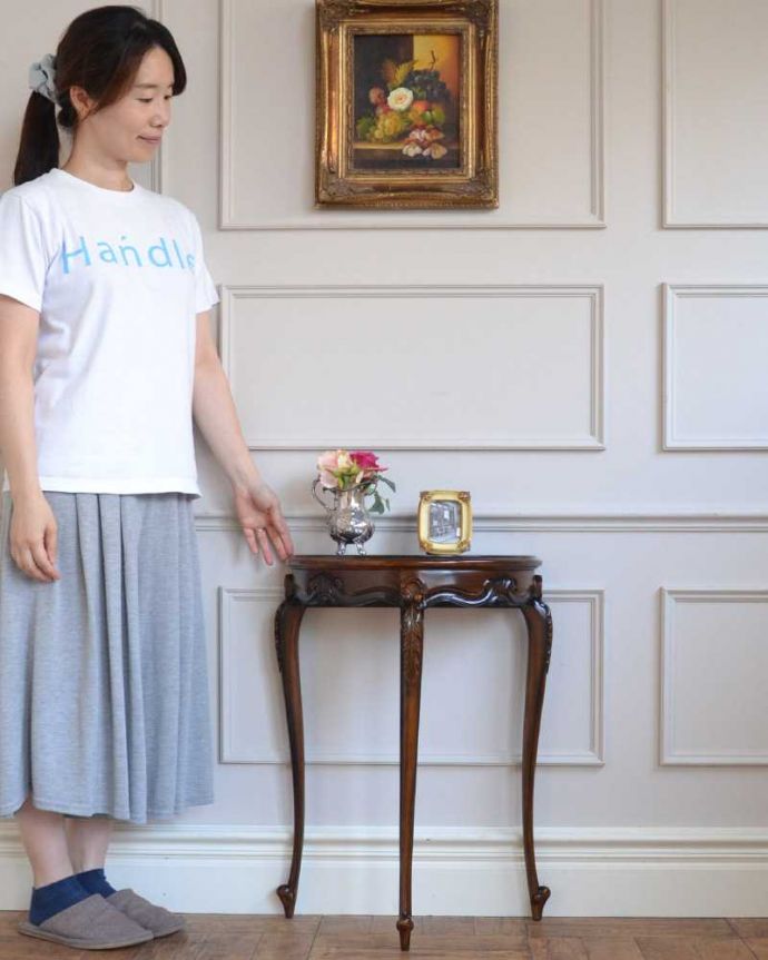 アンティーク風のコンソールテーブル