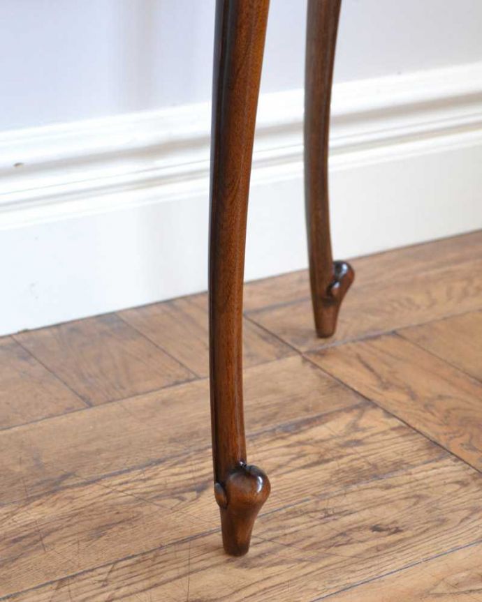 アンティーク風家具の脚