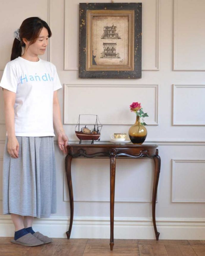 アンティーク風のコンソールテーブル