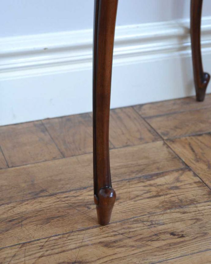 アンティーク風家具の脚