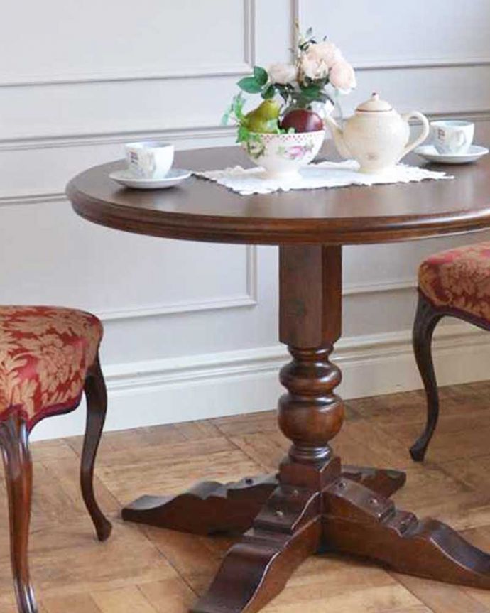 オシャレなダイニングテーブル