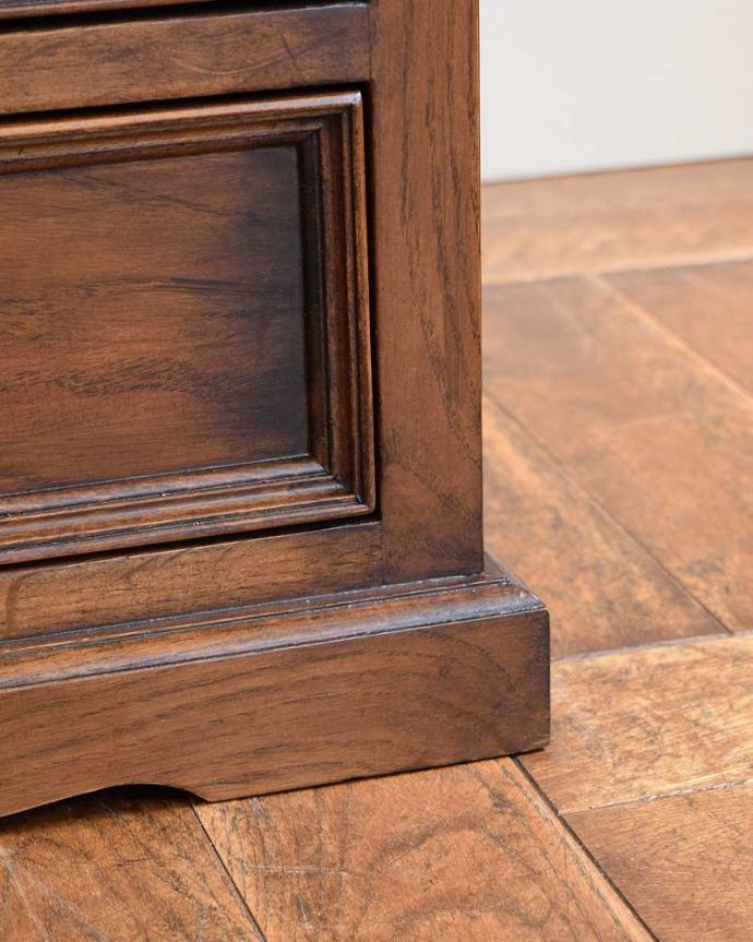 サイドチェストの脚