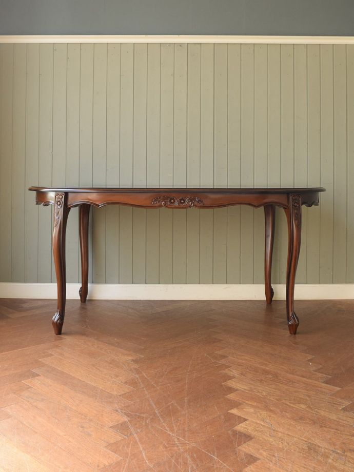 テーブルの後ろ