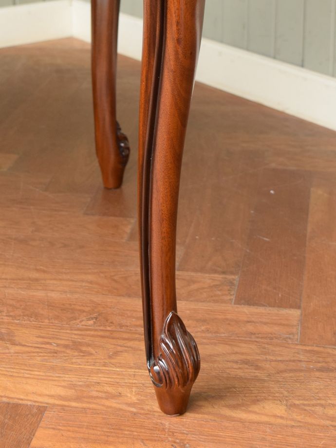 アンティーク風家具の脚