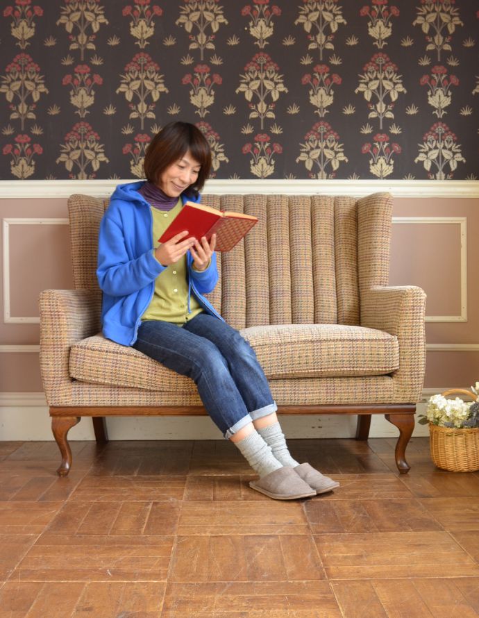 アンティーク風の椅子 アンティーク風 グレンチェックがとってもオシャレなOldCharmの二人掛けアンティーク風ソファ。英国老舗メーカーの作るソファ英国らしいカッコイイ雰囲気のソファは、イギリス老舗家具メーカー、オールドチャームのもの。(y-134-c)