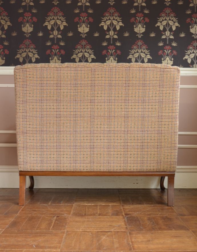 アンティーク風の椅子 アンティーク風 グレンチェックがとってもオシャレなOldCharmの二人掛けアンティーク風ソファ。後ろ姿までカッコイイ紳士的なデザインの後ろ姿。(y-134-c)