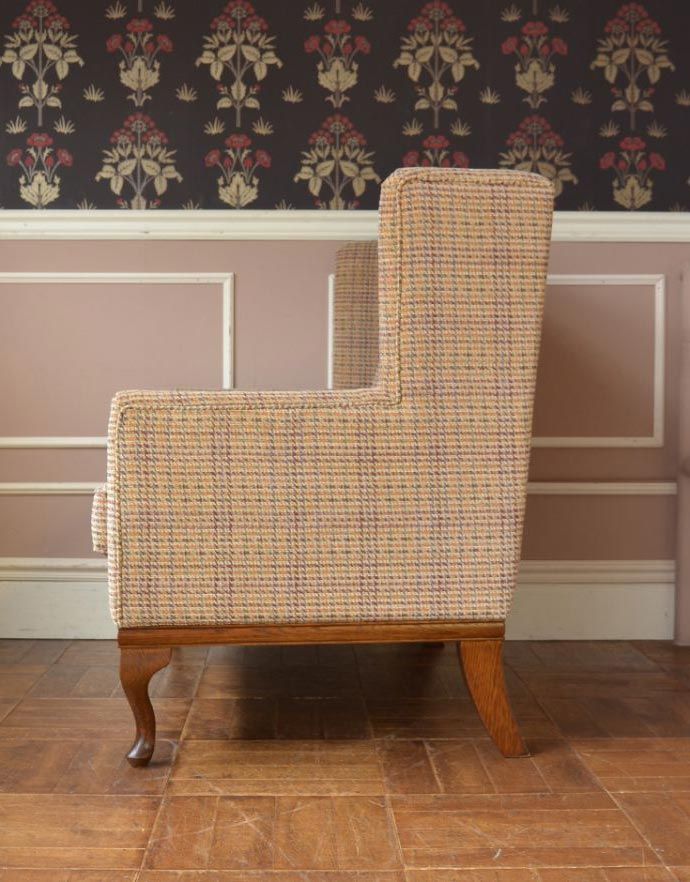 アンティーク風の椅子 アンティーク風 グレンチェックがとってもオシャレなOldCharmの二人掛けアンティーク風ソファ。サイドから見ても絵になっちゃう英国らしいカッコイイフォルムは、グルッと360度、どこから見ても間違いなし!。(y-134-c)