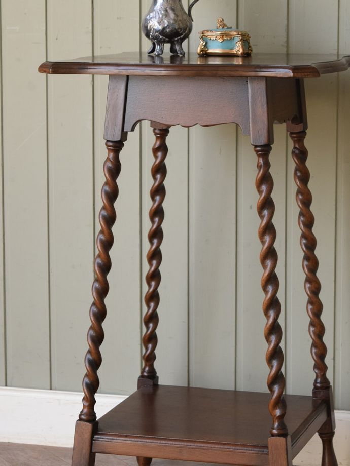 英国のアンティーク家具らしいデザイン