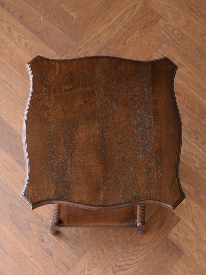 アンティークのプランツスタンドの天板