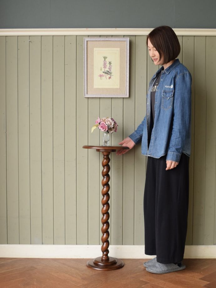 アンティーク調のプランツスタンド