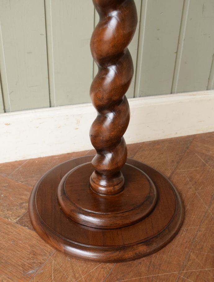 アンティーク風家具の脚