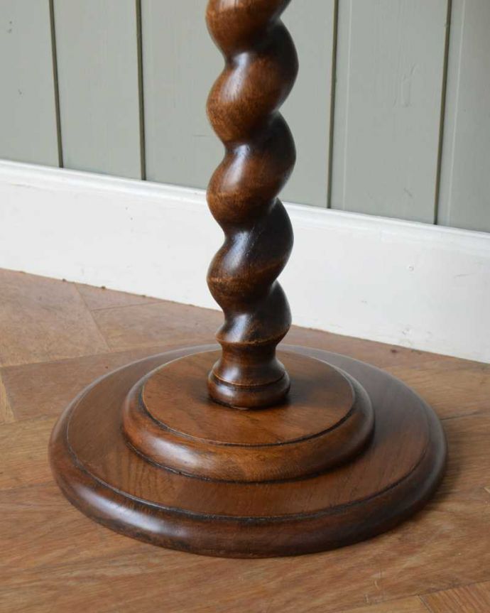 アンティーク風家具の脚