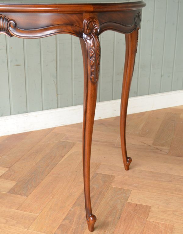 アンティーク風家具の脚