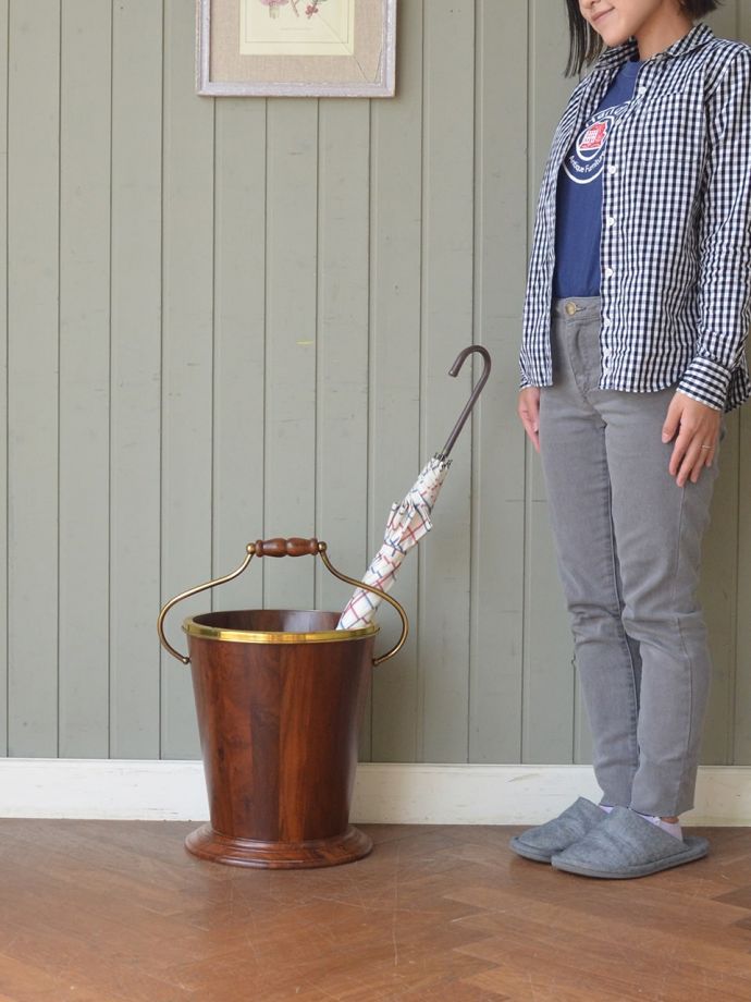 アンティーク風のおしゃれな傘立て