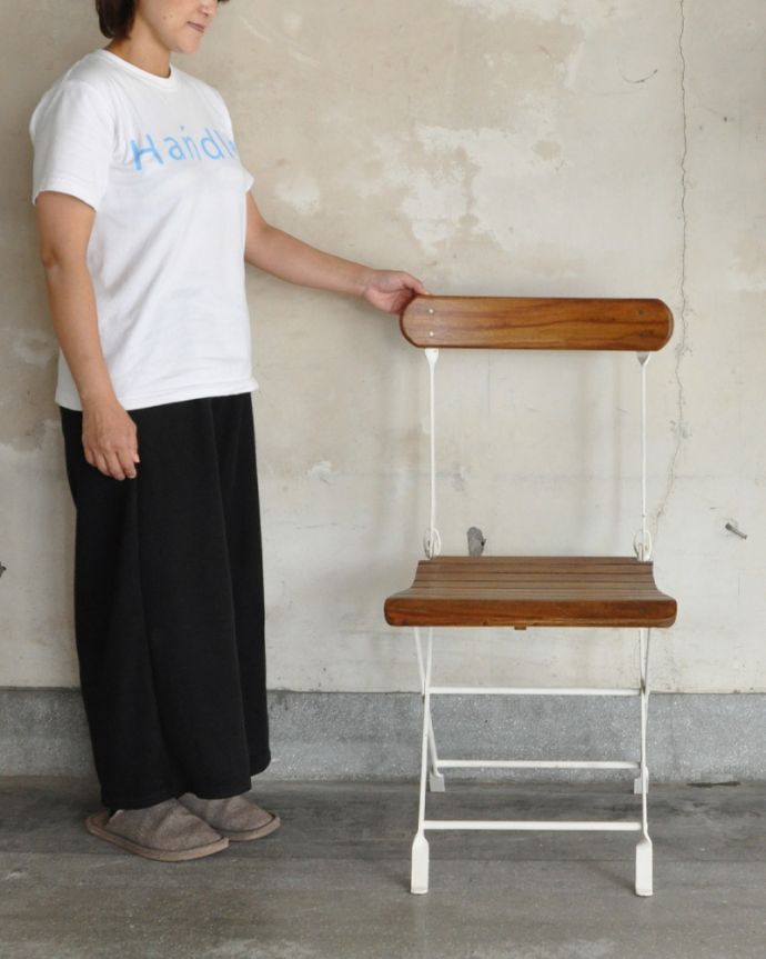 ガーデニング アンティーク風 お庭やテラスを彩るアンティーク風の折りたたみガーデンチェア。アイアン×木のガーデンチェアまるでフレンチアンティークのようなガーデンチェア。(y-149-c)