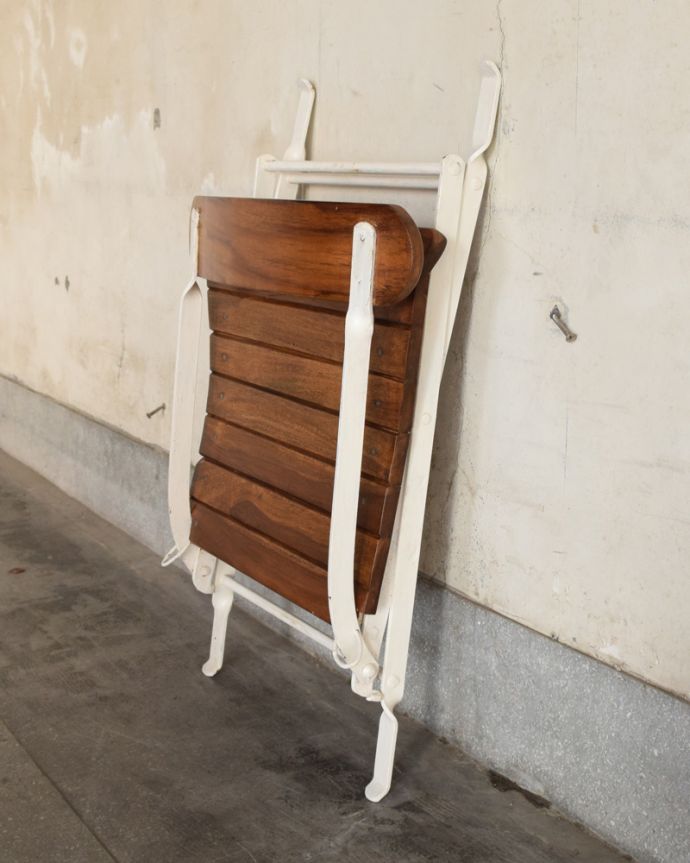 ガーデニング アンティーク風 お庭やテラスを彩るアンティーク風の折りたたみガーデンチェア。折り畳み出来ます使わない時は折り畳めるので収納場所もとりません。(y-149-c)