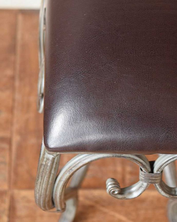 アンティーク調スツールの座面