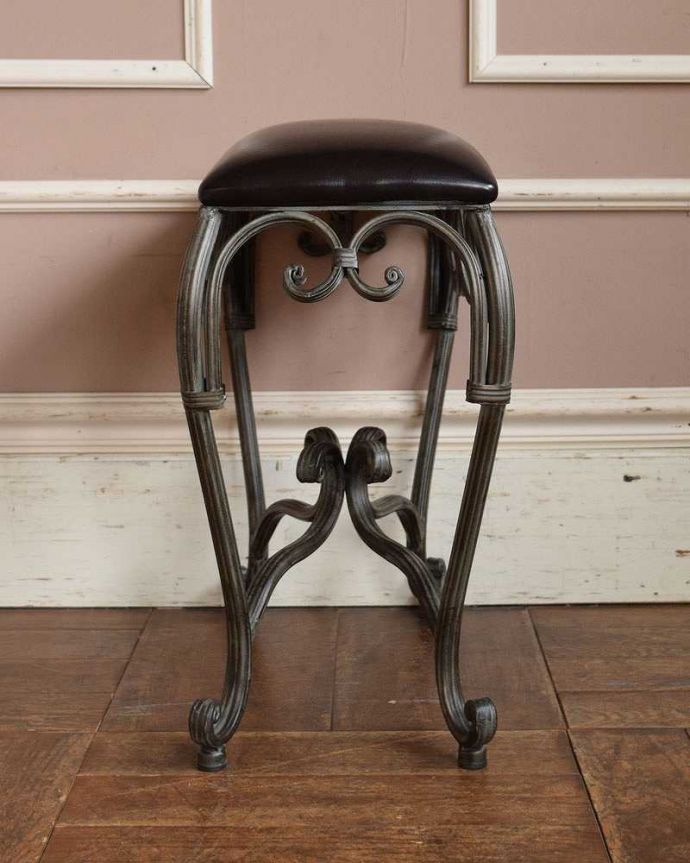 スツールの側面