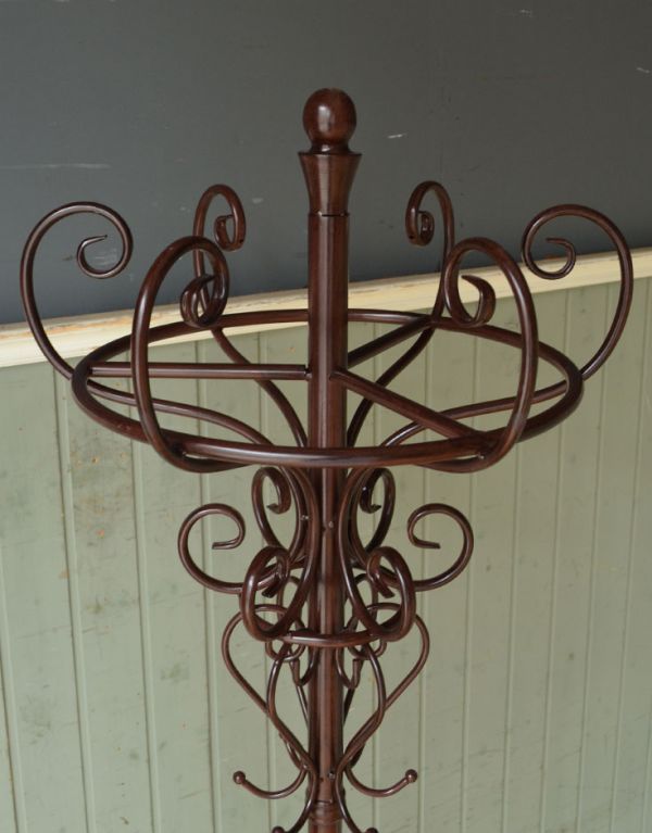 アンティーク風の家具 アンティーク風 おしゃれなコートハンガー、アンティーク風のハンガーラック。フックが付いていますどんな風に、何を掛けてもOK。(y-150-f)