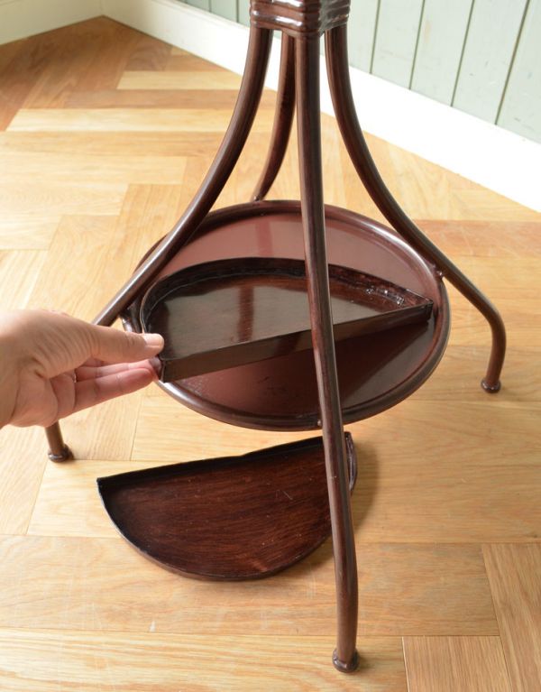 アンティーク風の家具 アンティーク風 おしゃれなコートハンガー、アンティーク風のハンガーラック。トレーが取り外せます水受けのトレーが外れるのでお手入れも簡単です。(y-150-f)