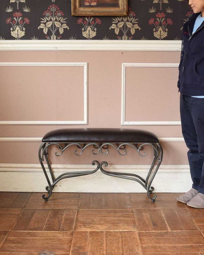 アンティーク風のスツール