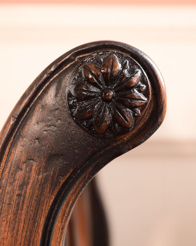 アンティーク調椅子の装飾