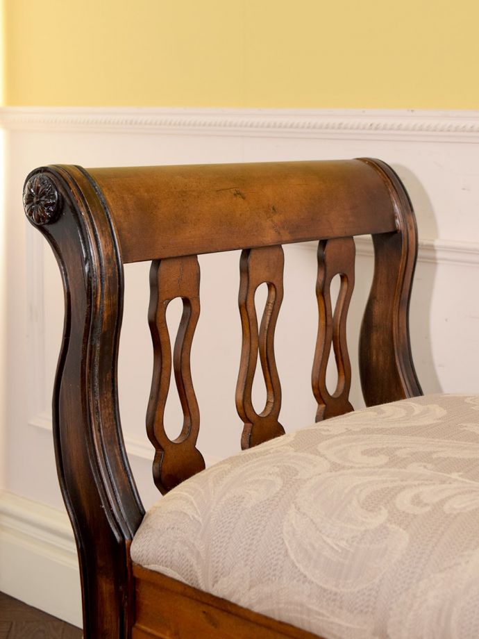 アンティーク風スツールのアーム