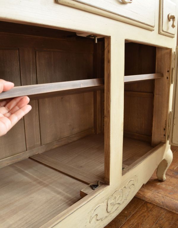 アンティーク風のキャビネット・チェスト アンティーク風 リビングの収納家具にアンティーク風のおしゃれなサイドボード。棚板は可動します。(y-155-f)