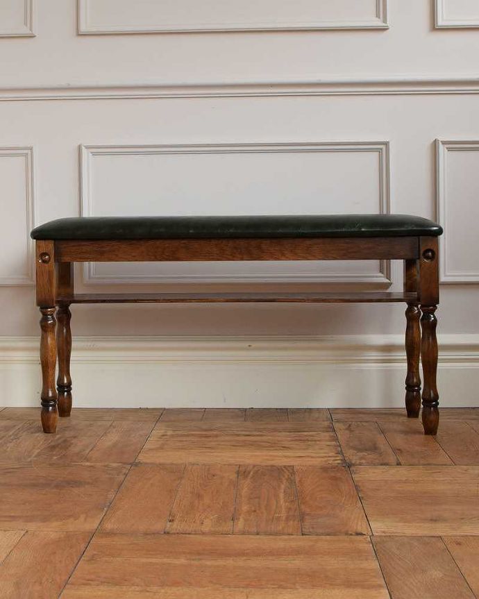 アンティーク風スツールの後ろ姿