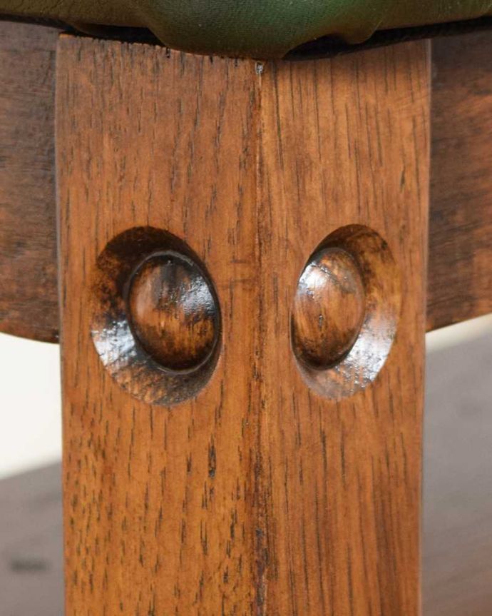 アンティーク調椅子の装飾