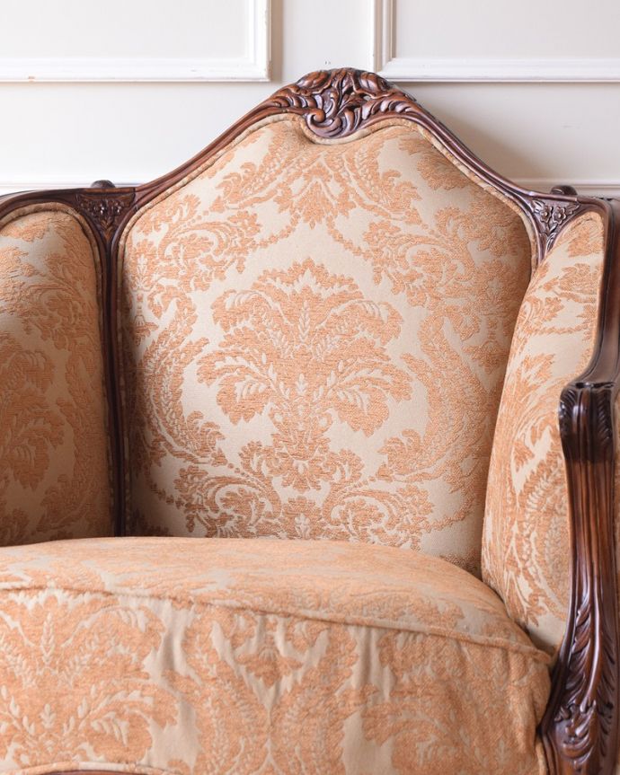 アンティーク風の椅子 アンティーク風 美しいエレガントな姿、アンティーク風ソファ(1人掛け)。大きな背もたれにゆったり・・・曲線が優雅な背もたれがふんわりと包み込んでくれます。(y-162-c)