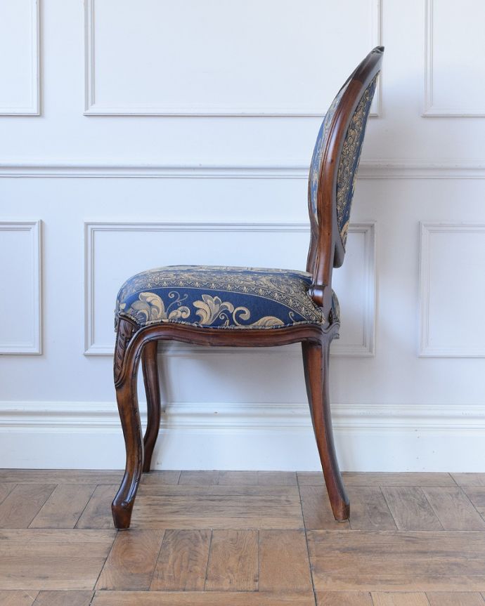 アンティーク調の横顔