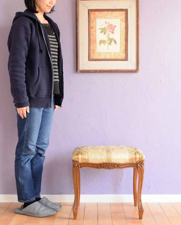 アンティーク風のスツール