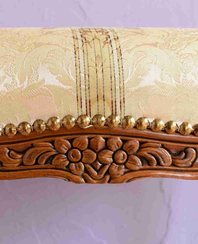 アンティーク調椅子の装飾