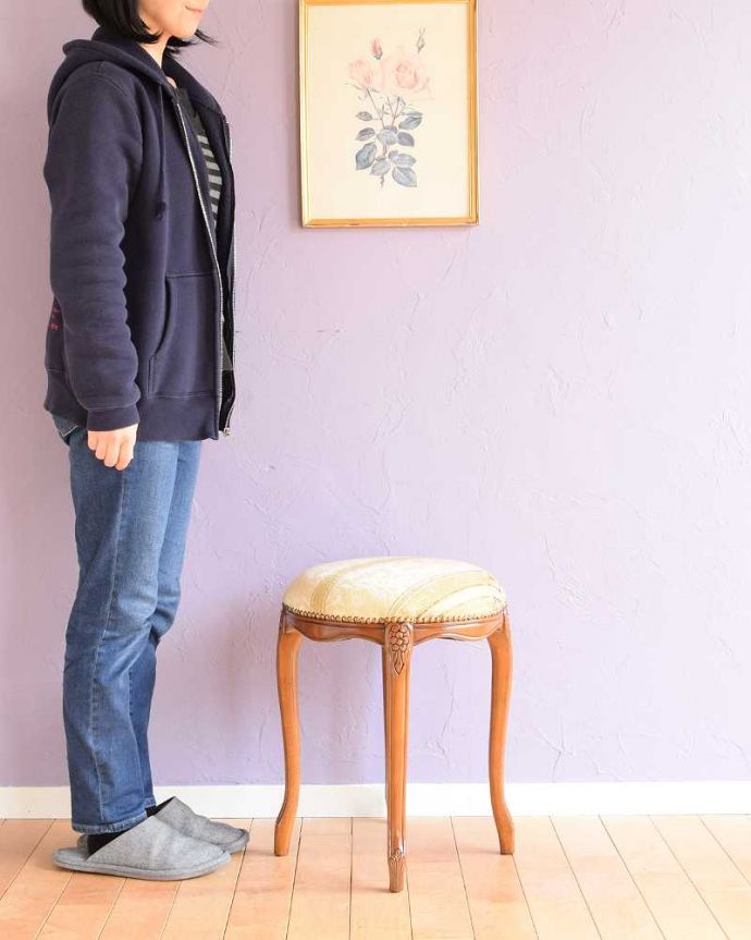 アンティーク風のスツール