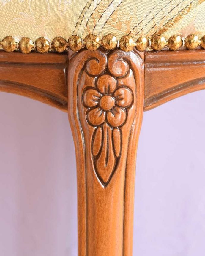 アンティーク調椅子の装飾