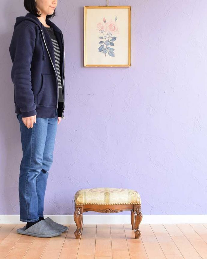 アンティーク風のスツール